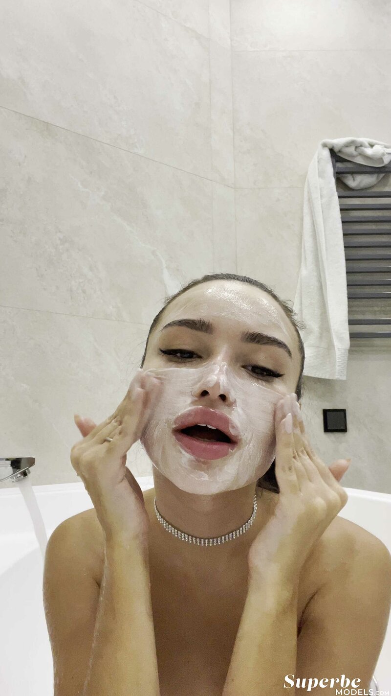 Алина, 19